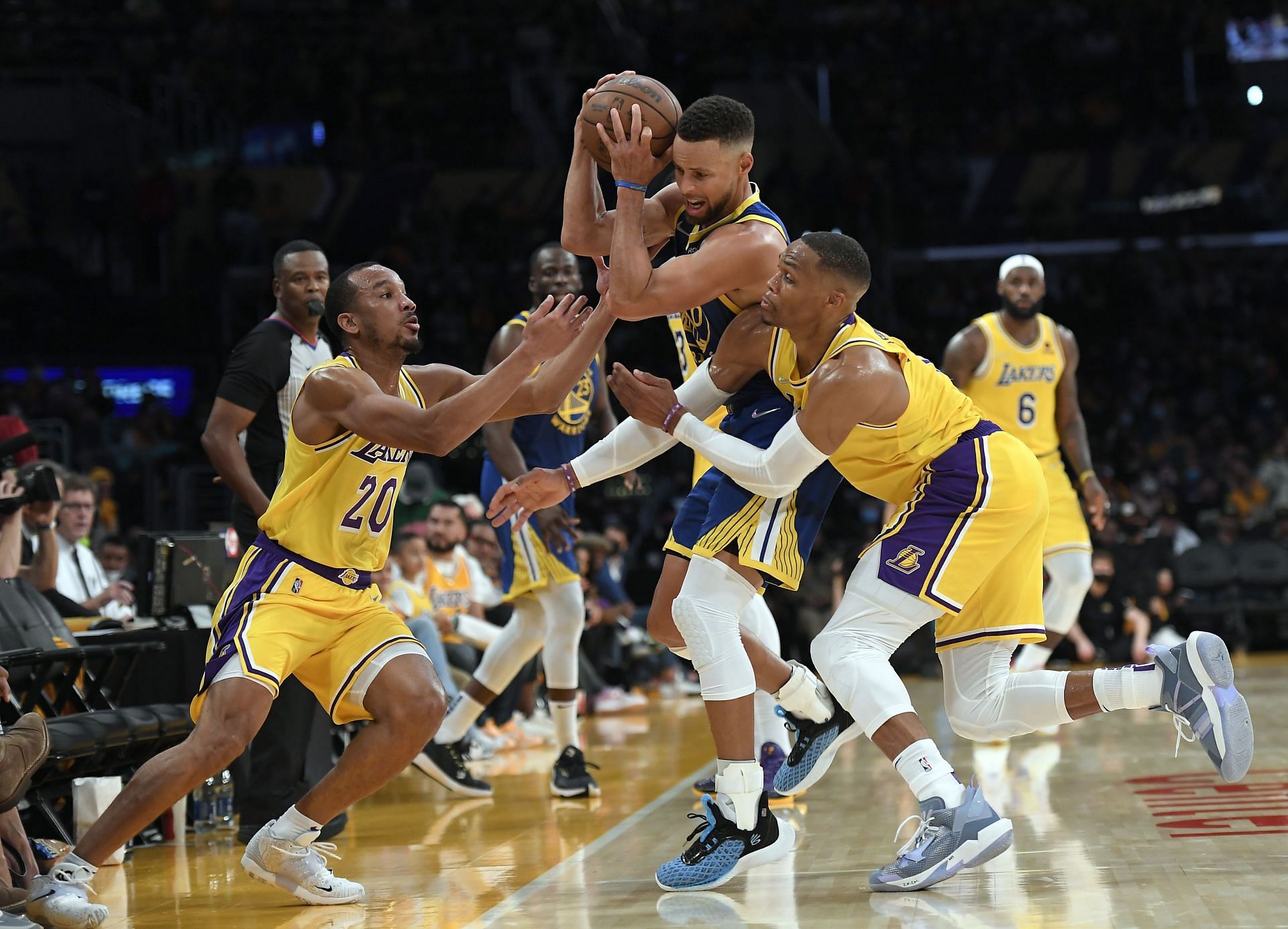 Russell Westbrook guarding Steph Curry in a matchup between the Warriors and the Lakers