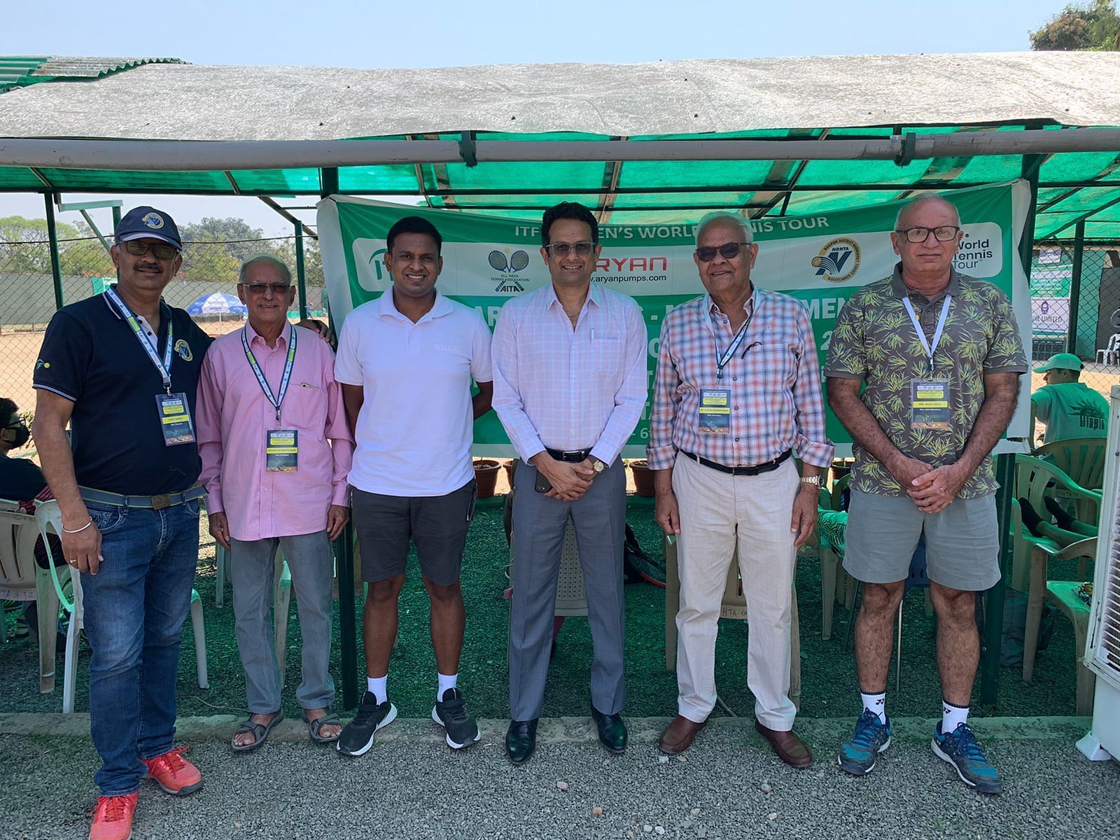 Former Indian tennis player Gaurav Natekar (fourth from L) with the MSLTA officials in Nagpur on Thursday. (Picture: MSLTA)