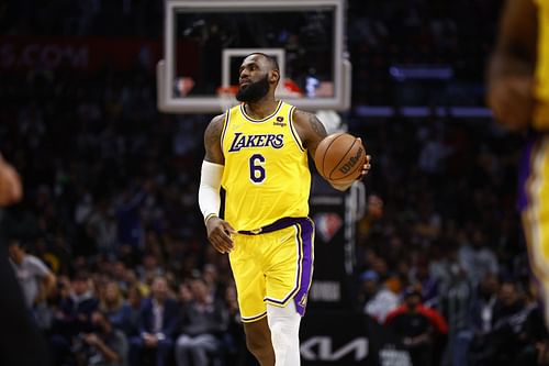 LeBraon James dribbling the ball against the LA Clippers