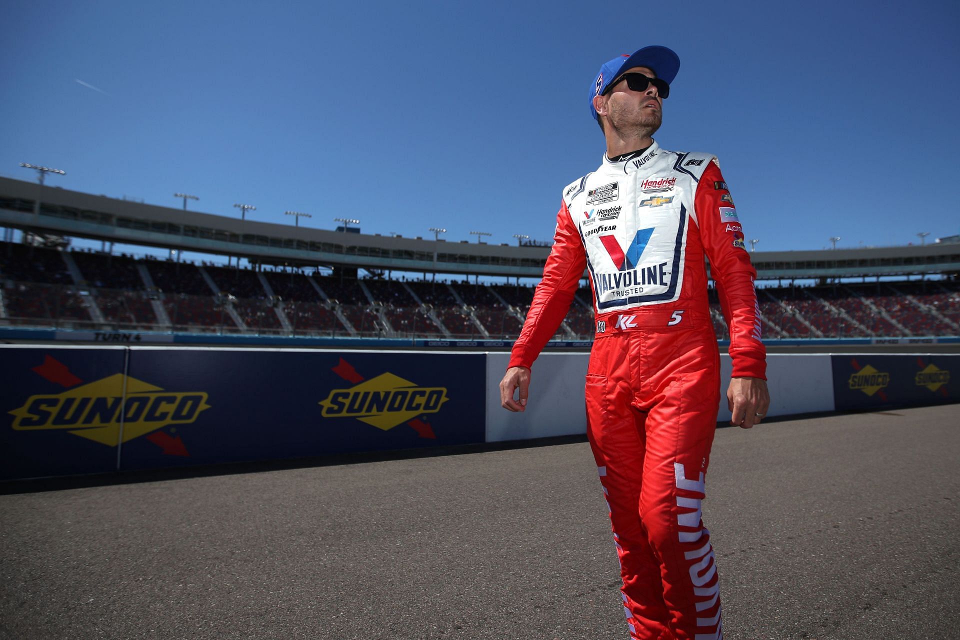 Kyle Larson walks the grid during qualifying for the Ruoff Mortgage 500 at Phoenix Raceway.