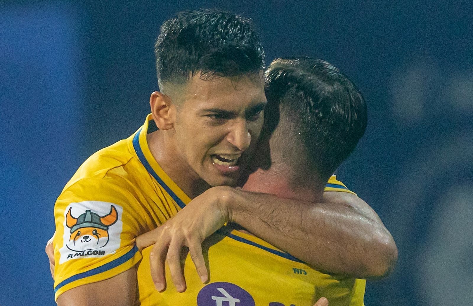 Kerala Blasters FC&#039;s Sahal Abdul Samad celebrates along with Alvaro Vazquez Gracia after taking the lead against Jamshedpur FC. (Image Courtesy: ISL Media)