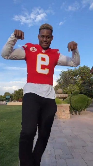 JuJu Smith-Schuster Wasted Little Time Making A TikTok In His