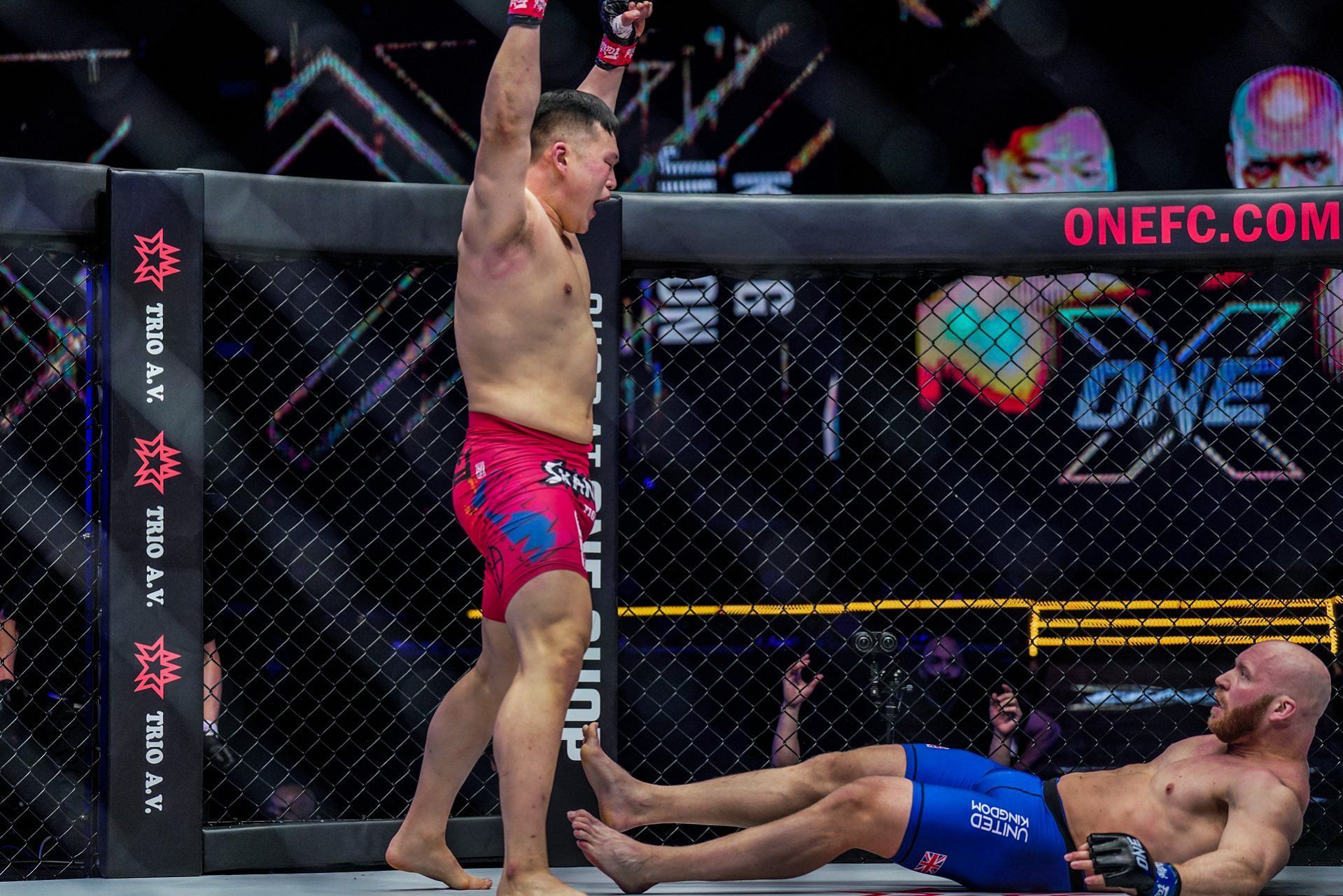 Kang Ji Won knocks out Paul Elliott in their heavyweight fight in ONE X. [Photo ONE Championship]
