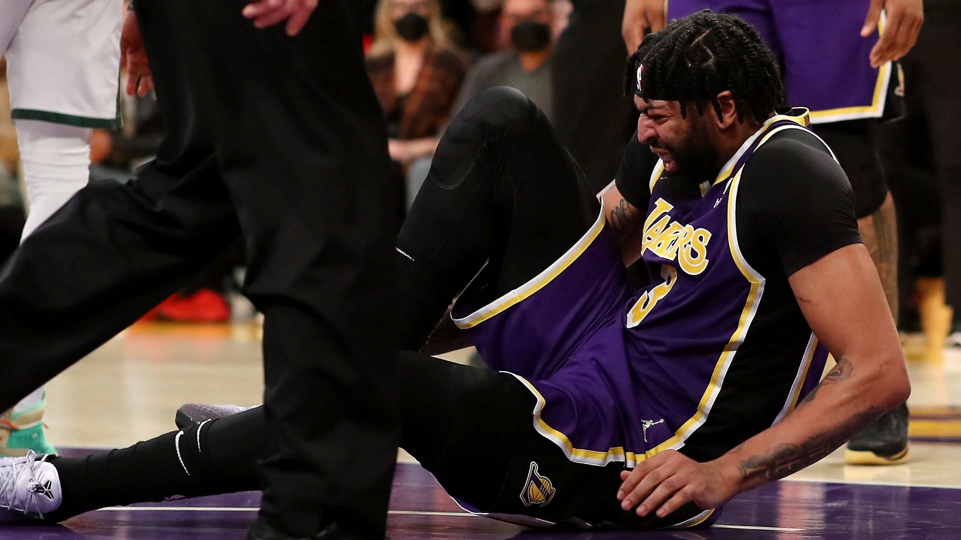Anthony Davis&#039; latest injury could cost the LA Lakers a chance for at least a place in the play-in tournament. [Photo: USA Today]