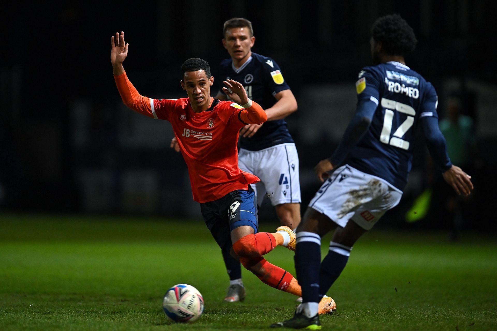 Лутон таун нотингем форест. Luton Town Team. Luton FC. Luton matryal. Luton Town Football Club.