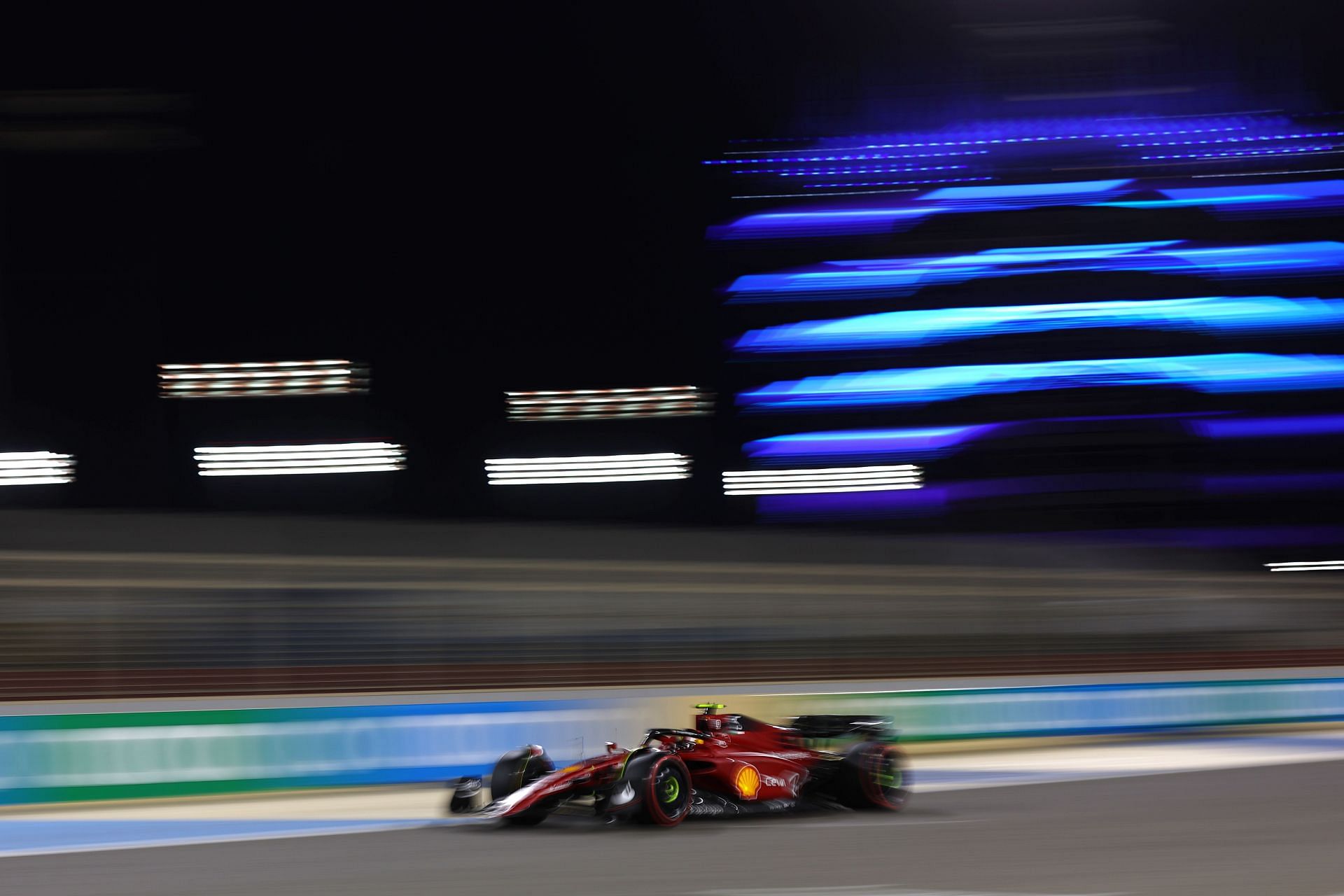 Ferrari&#039;s Carlos Sainz en route to his P2 finish in the 2022 F1 Bahrain GP (Photo by Lars Baron/Getty Images)