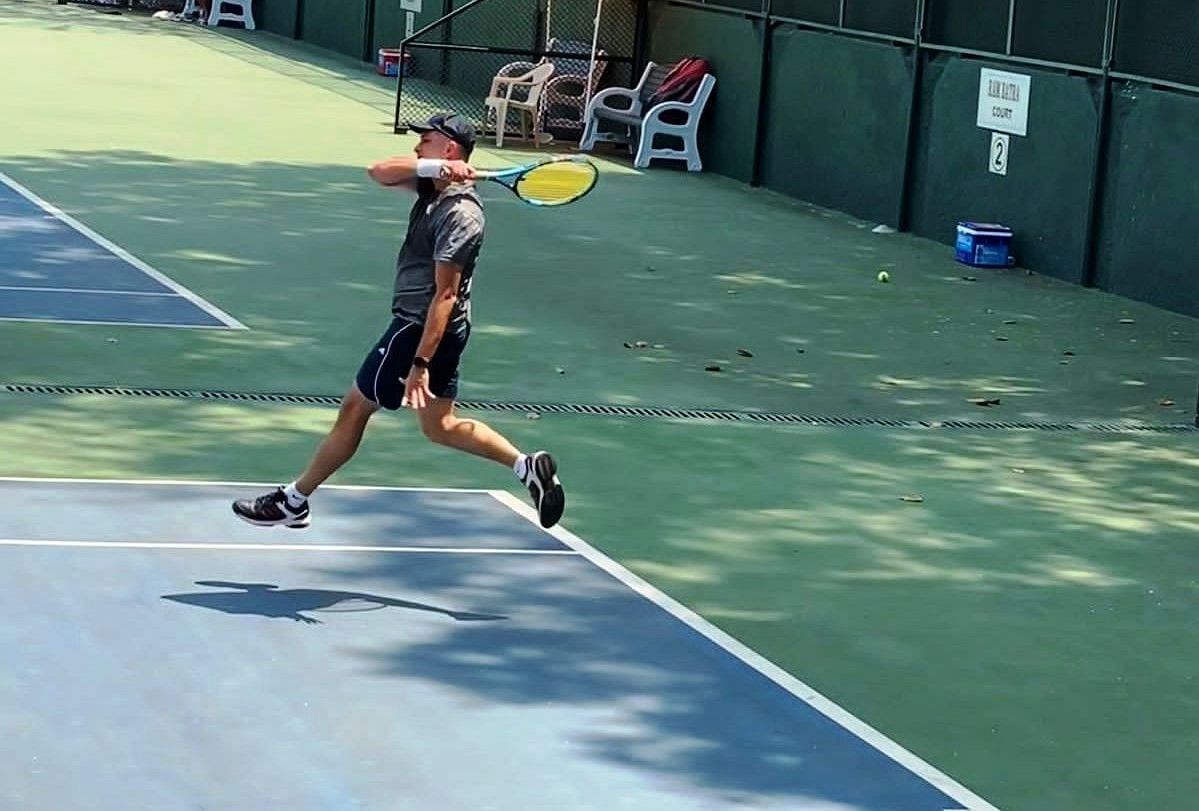 Amit Tambe in action during his upset win over 3rd seed Manav Arora in the Jayant Roy Memorial ITF tournament in Mumbai on Saturday. (Pic credit: MSLTA)