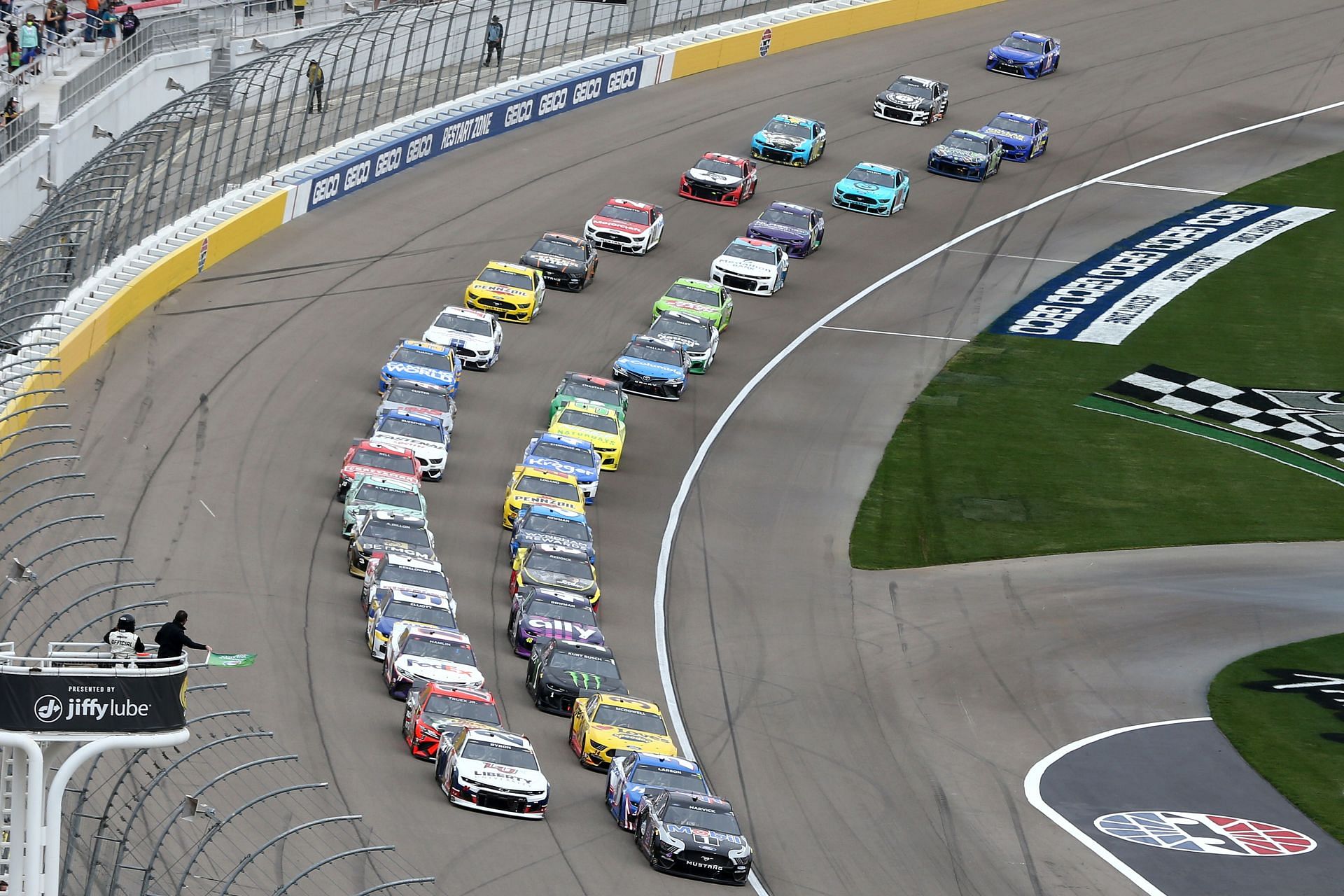 The start to the 2021 NASCAR Cup Series Pennzoil 400 presented by Jiffy Lube (Photo by Brian Lawdermilk/Getty Images)
