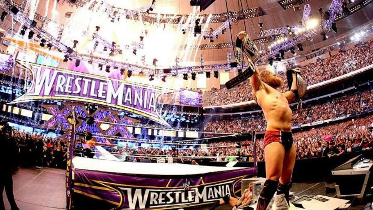 Daniel Bryan chanting Yes! with WWE Universe.