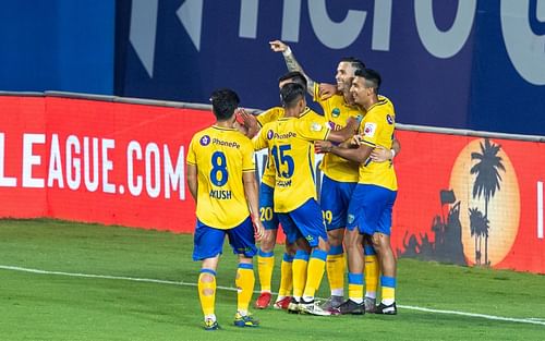 Kerala Blasters FC players celebrate as Alvaro Vazquez scores his second goal of the game against Mumbai City FC. (Image Courtesy: ISL Media)