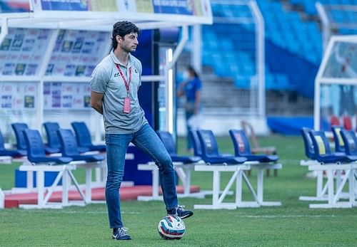 Juan Ferrando on the touchlines during an ATK Mohun Bagan game.