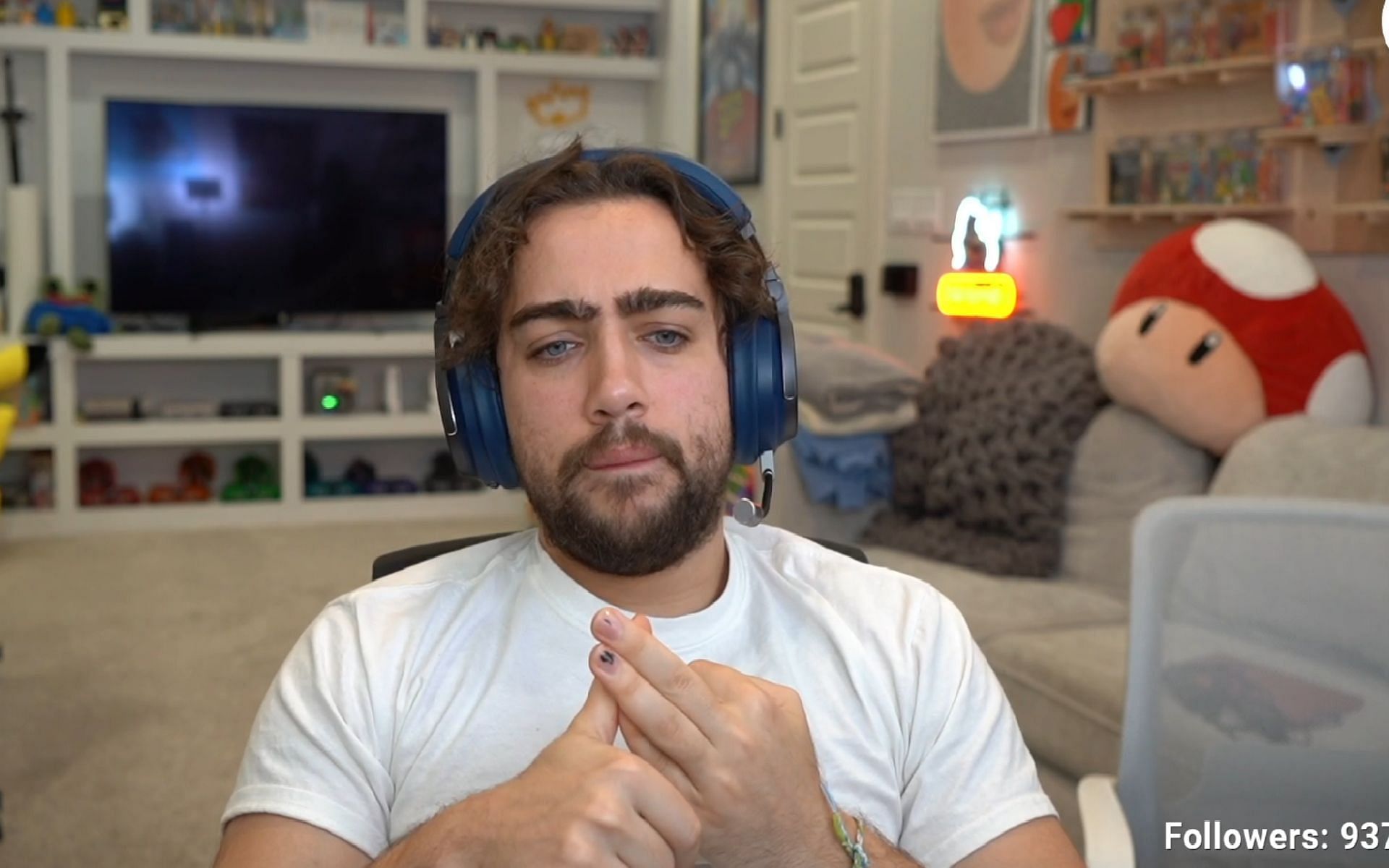 Twitch streamer discusses about the cheating controversy on his livestream (Image via Mizkif/Twitch)