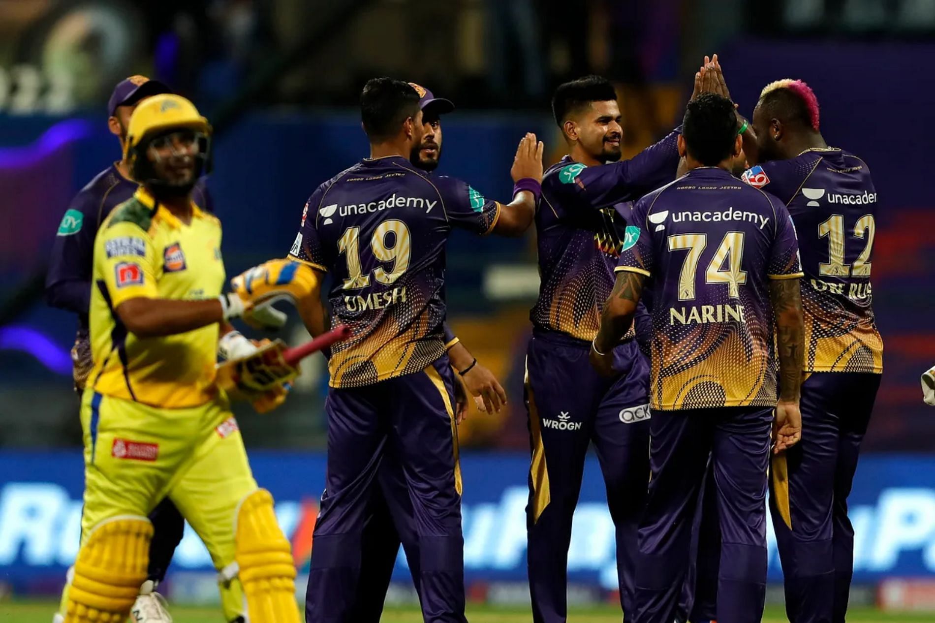 Shreyas Iyer celebrates a wicket with teammates. Pic: IPLT20.COM