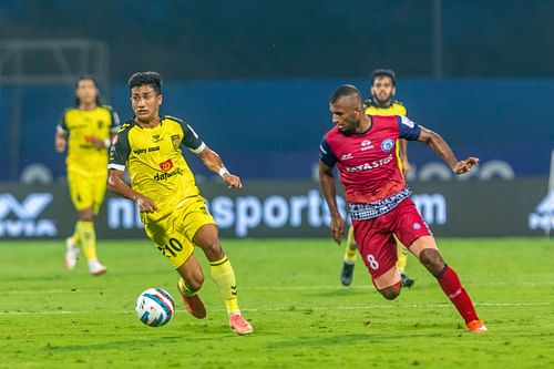 Hyderabad FC's Yasir Mohammad in action against Jamshedpur FC's Pronay Halder (Image Courtesy: ISL)