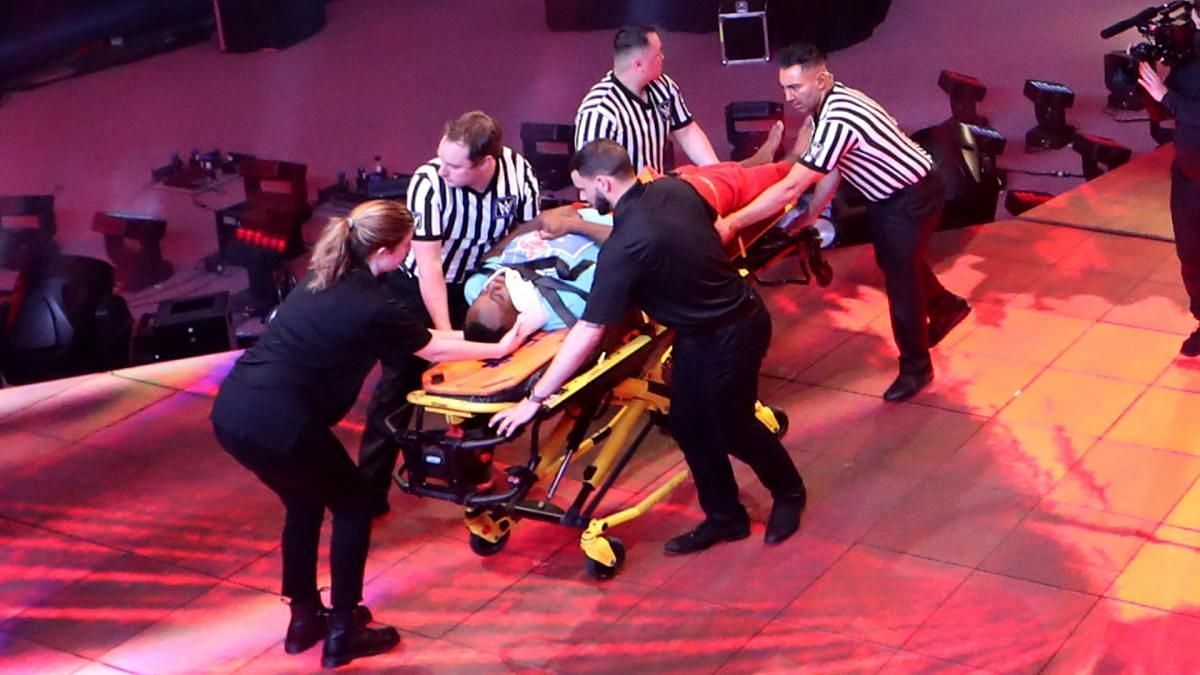 WWE SmackDown में बिग ई बुरी तरह चोटिल हुए 