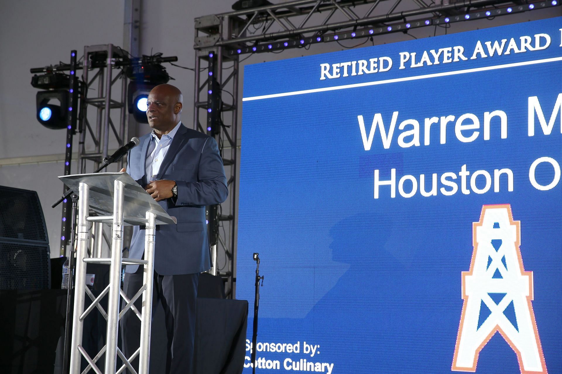 Houston Oilers quarterback Warren Moon