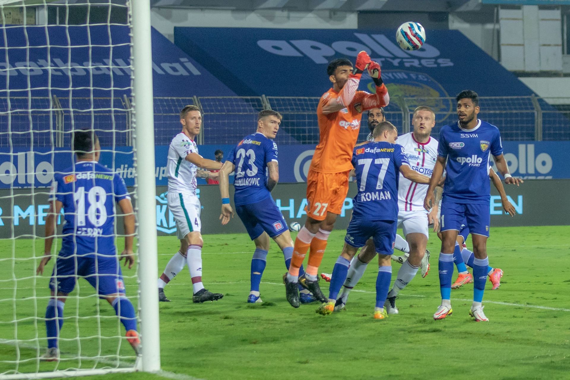 Chennaiyin FC goalkeeper Samik Mitra in action against ATK Mohun Bagan (Image Courtesy: ISL)