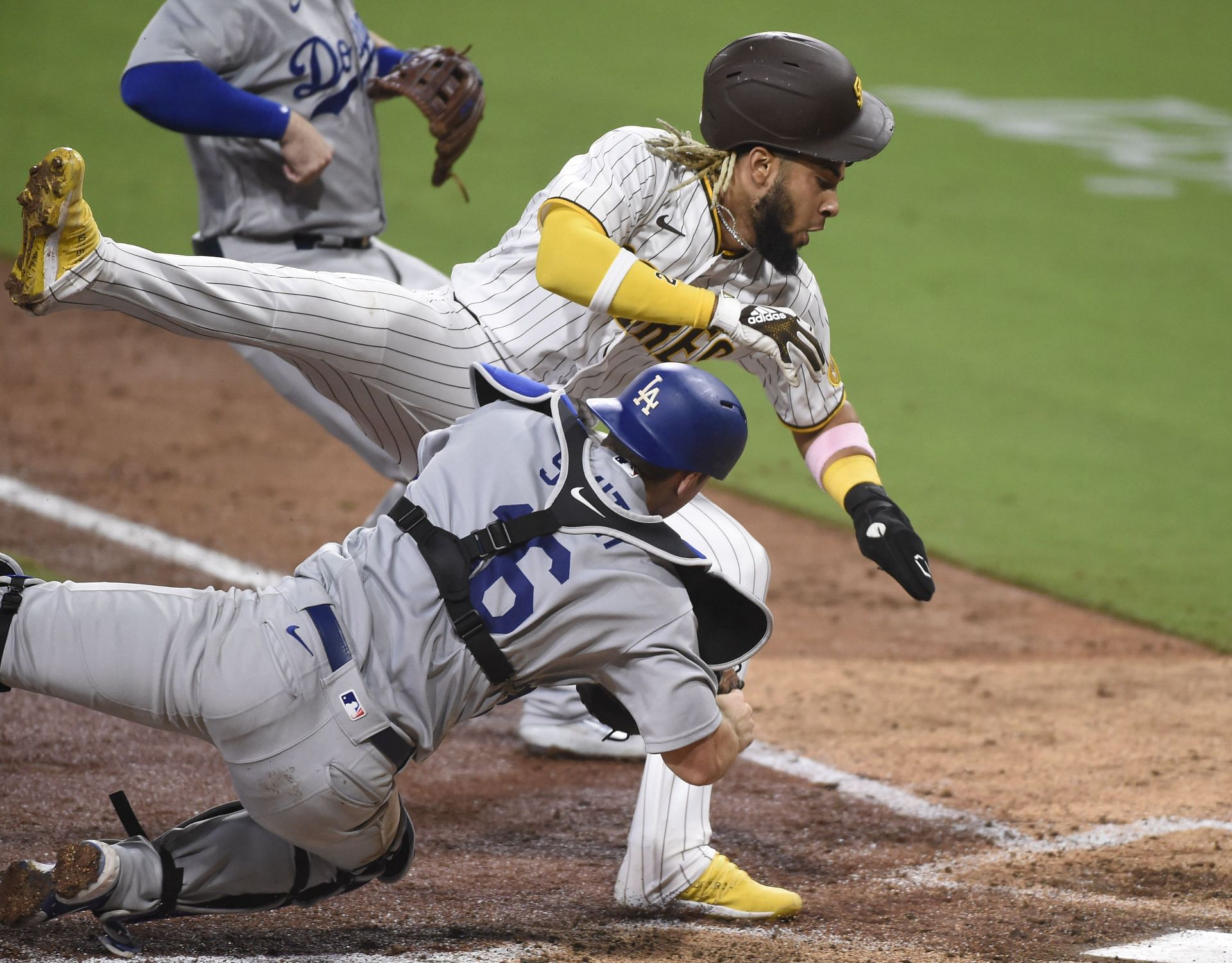 He is making the slap proud - Los Angeles Dodgers catcher Will Smith  smacks a home run against the Chicago White Sox, jokes abound on Twitter