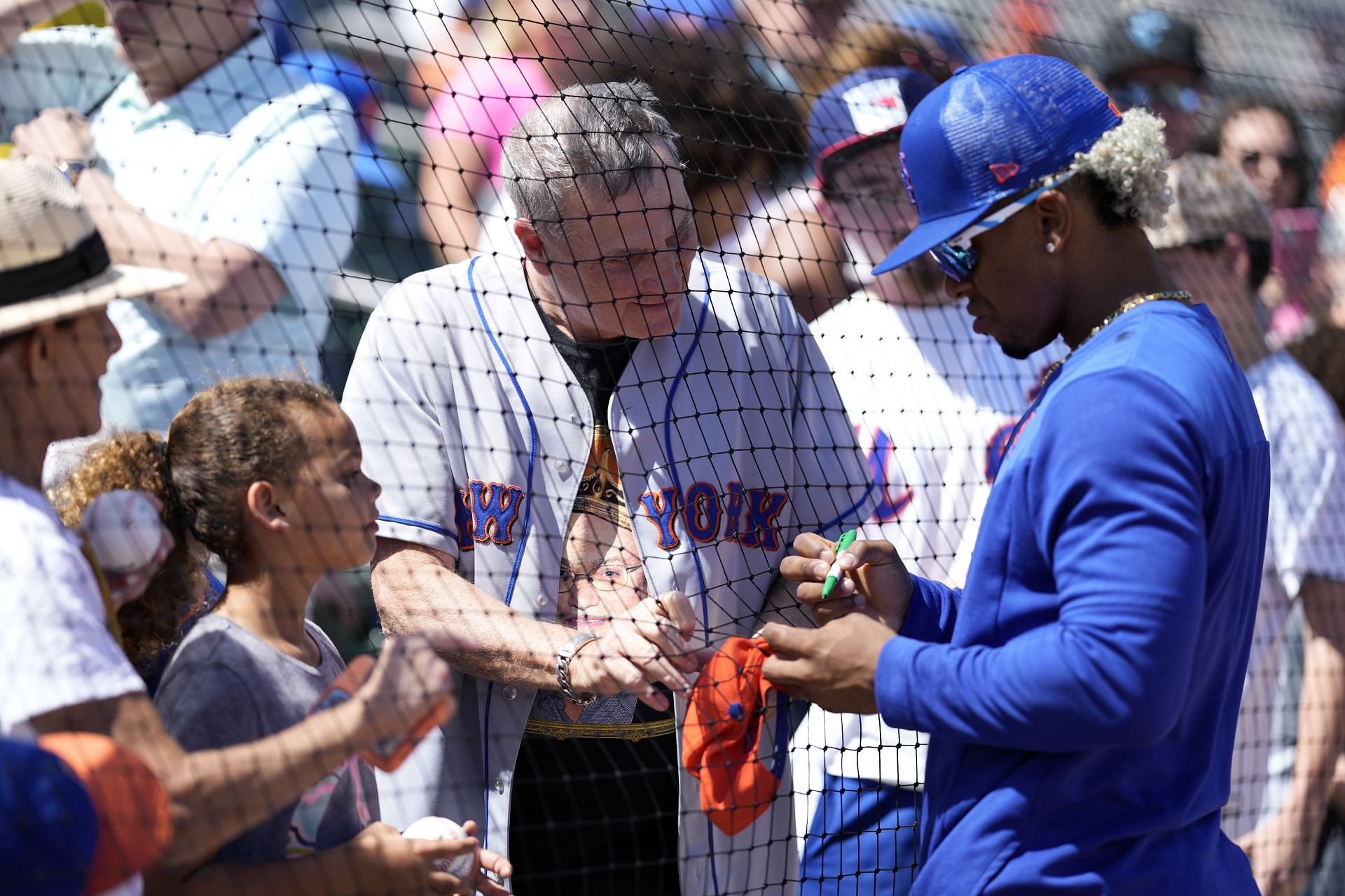 Francisco &quot;Mr Smile&quot; Lindor signing autographs for New York Mets fans during 2022 Spring Training