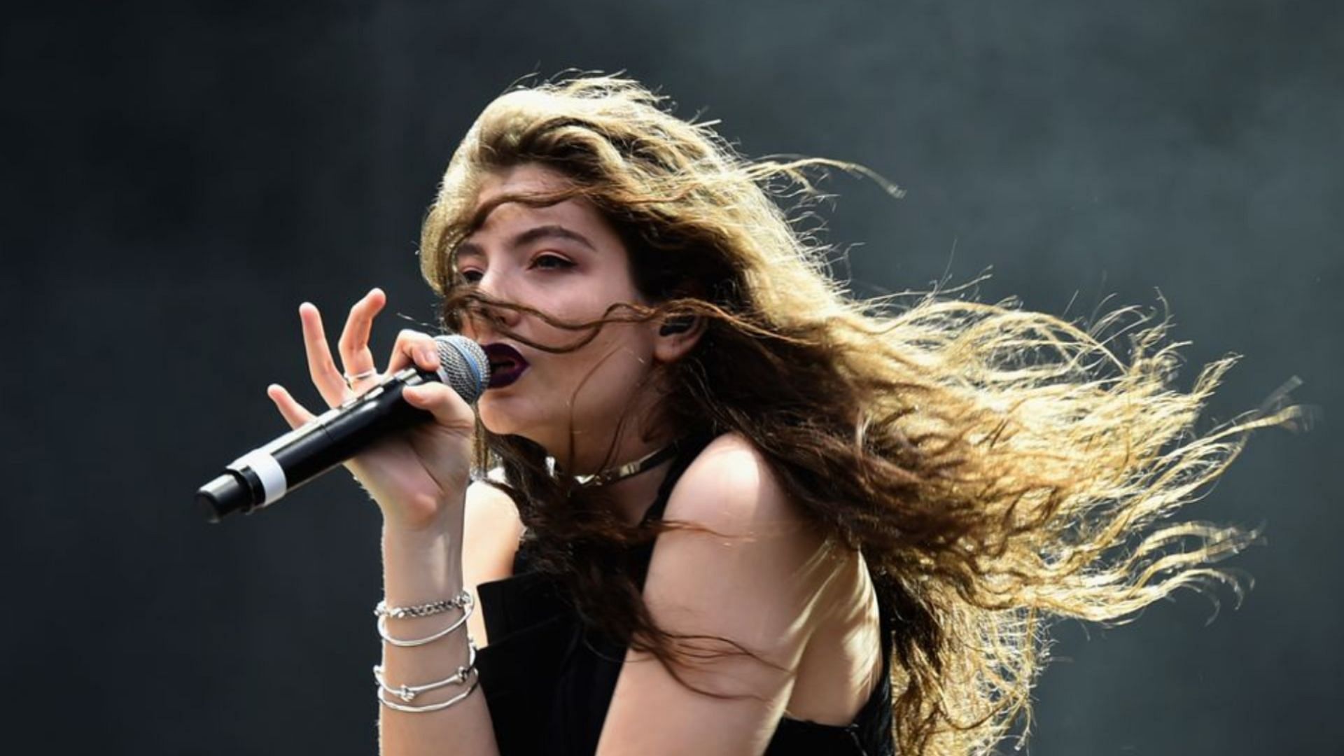 Lorde said she stays away from social media as she feels protective of her sense of image and self, which is constantly developing (Image via Getty)