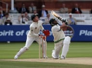 शाहिद अफरीदी ने भी लगातार चार छक्के जड़े हैं