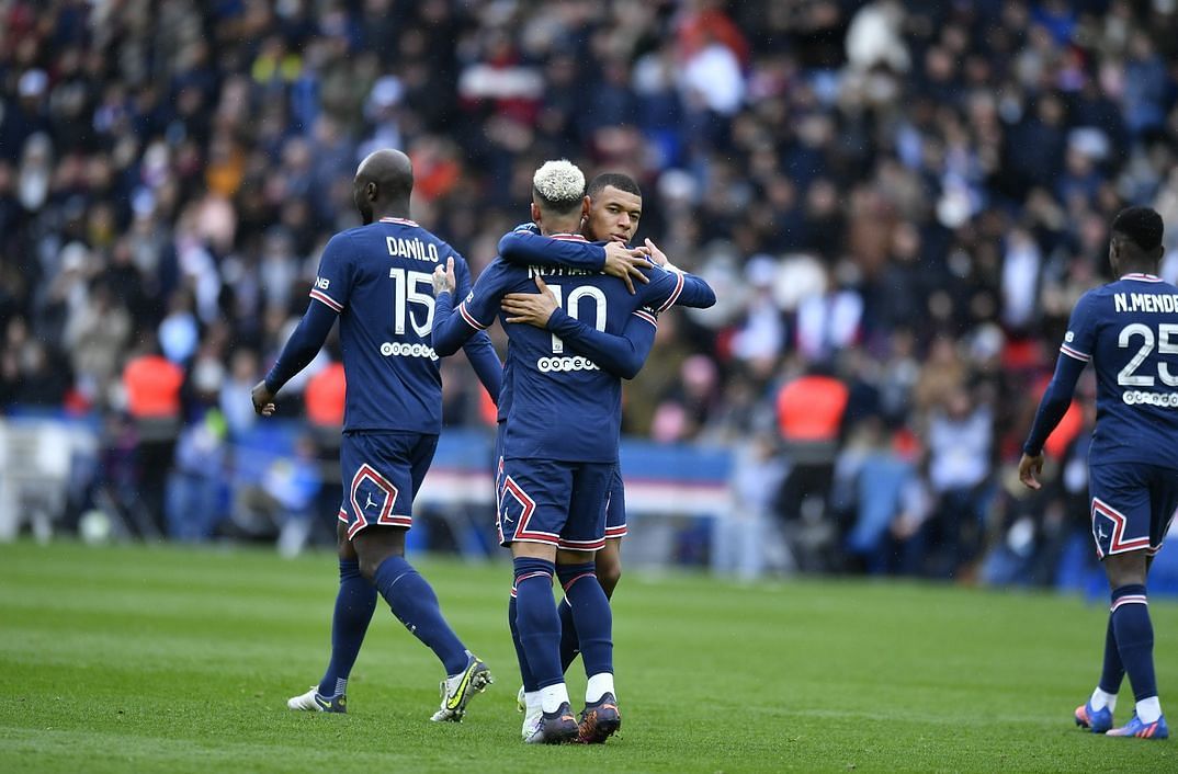 PSG vs Bordeaux: Mbappe and Neymar celebrating a goal