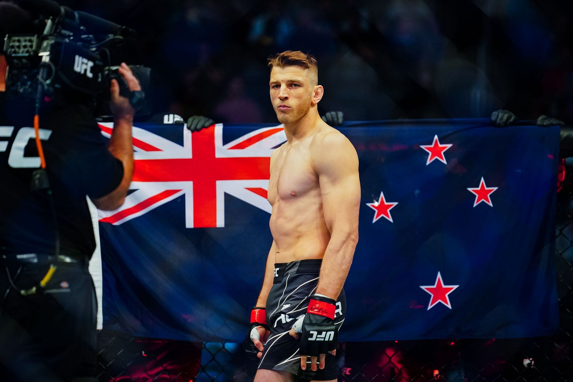 Dan Hooker holds a record of 22-11