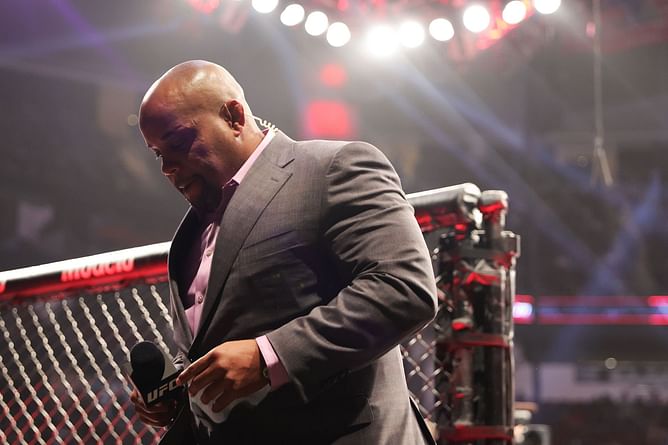 5 wildest reactions to finishes by UFC commentators
