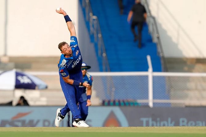 “Daniel Sams bowling 18th over was a mistake” – Aakash Chopra feels Mumbai Indians erred in bowling strategy against Delhi Capitals in IPL 2022 match