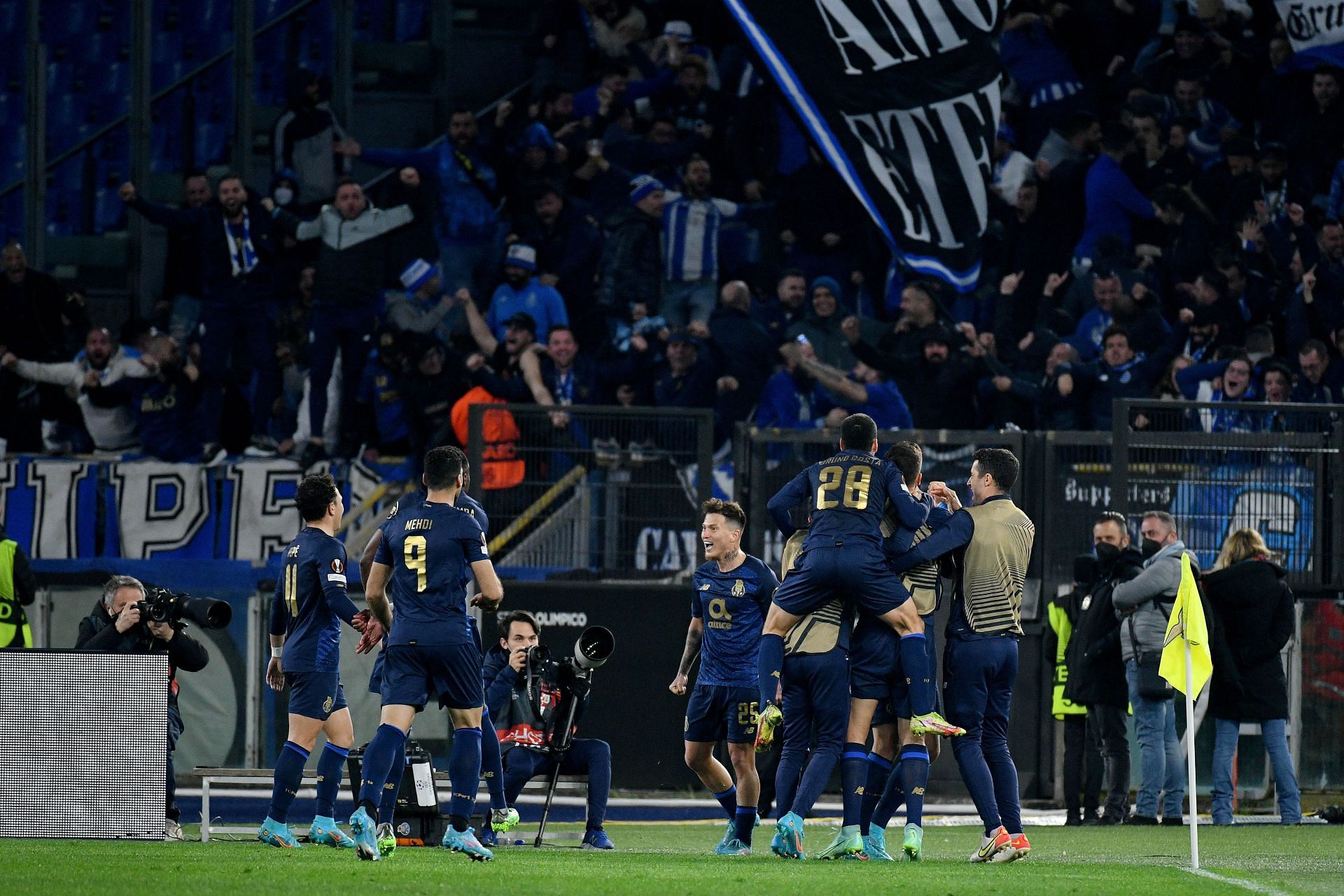 Porto welcome Olympique Lyon to the Estadio do Drag&atilde;o on Wednesday.