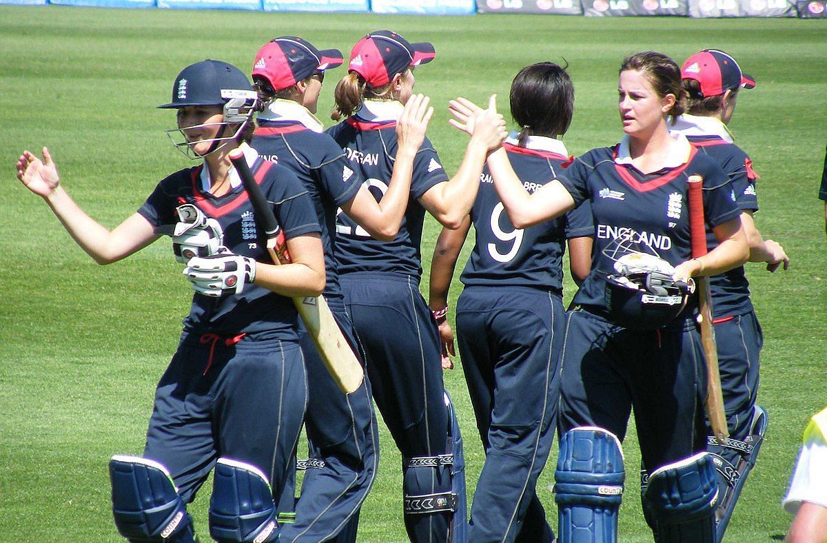 England failed to reach the last-4 stage of the 2000 Women&#039;s World Cup