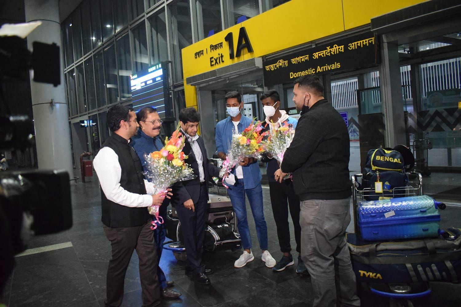 Ravi Kumar (L) and Avishek Porel (R) get felicitated by CAB officials after the World Cup return [Credits: CAB]