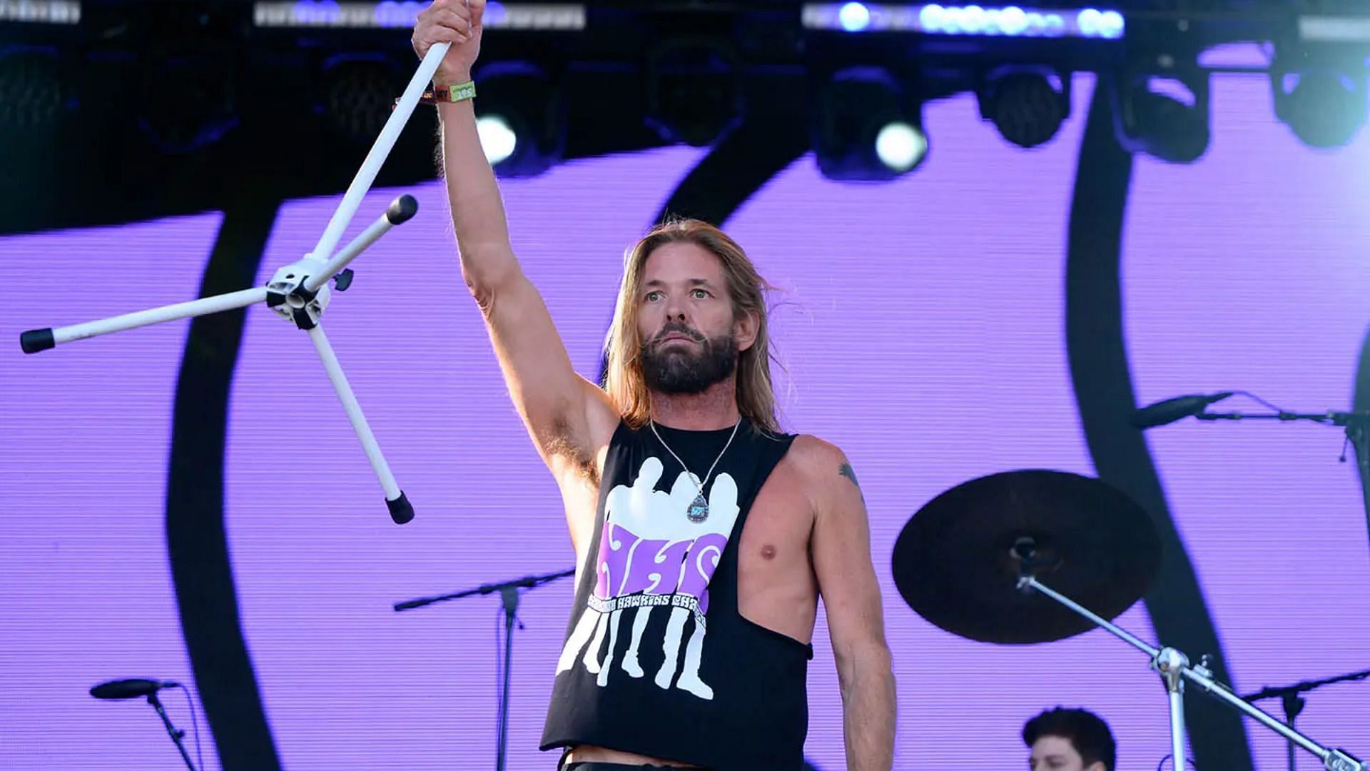 Taylor Hawkins overdosed and spent two weeks in a coma in 2001 (Image via Getty Images/ Scott Dudelson)