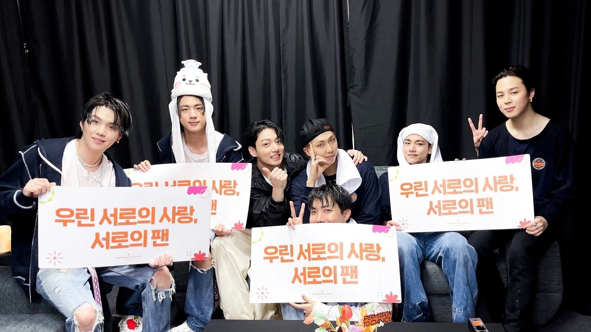BTS post-concert picture for PTD Seoul Day 2 (Image via @bts_bighit/Twitter)