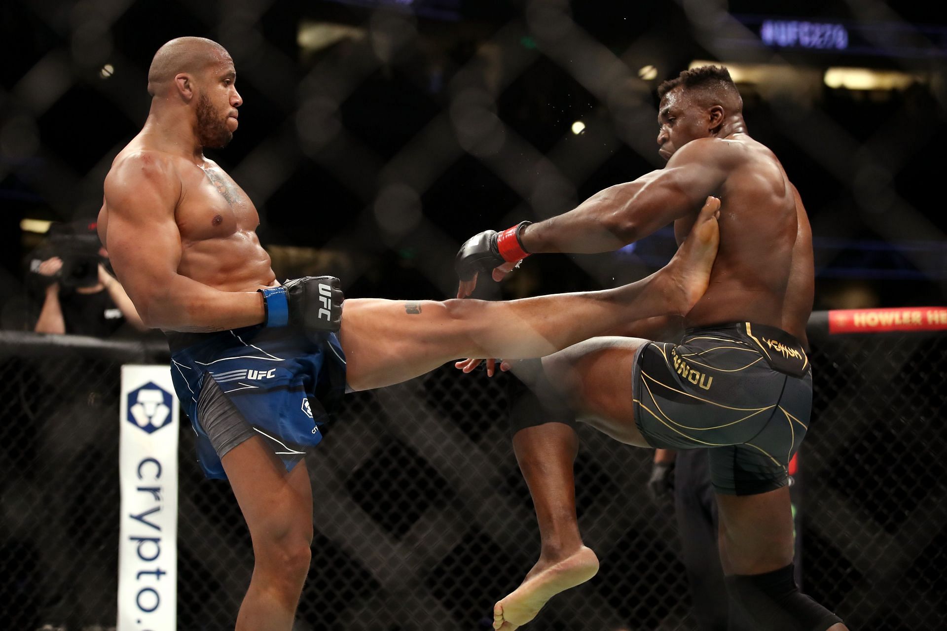 Francis Ngannou v Ciryl Gane