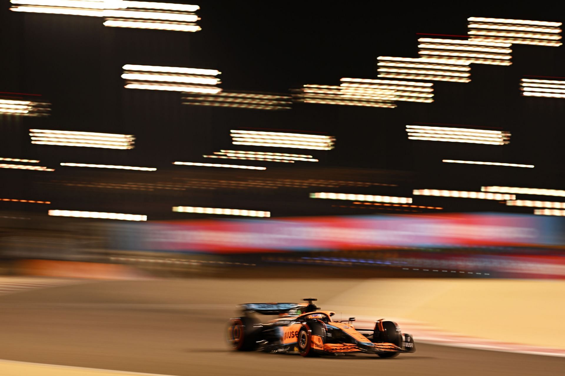 Daniel Ricciardo en route to his P14 finish at the 2022 F1 Bahrain GP (Photo by Clive Mason/Getty Images)