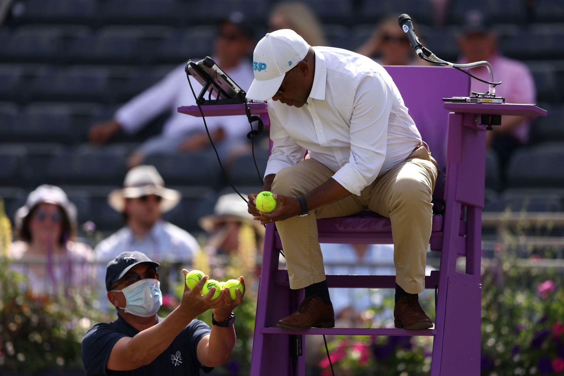 Carlos Bernardes shut down a fan