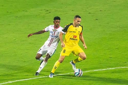 Hyderabad FC's Joao Victor in action against ATK Mohun Bagan's Liston Colaco during the first-leg semi-final clash between the two (Image Courtesy: ISL)