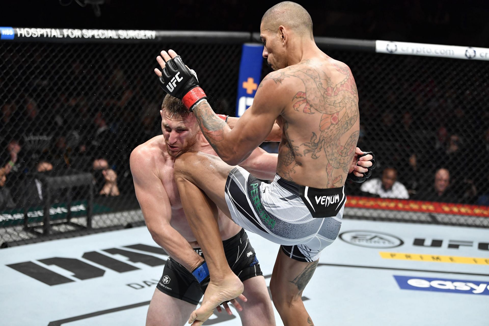 Alex Pereira made a major statement in his octagon debut last year