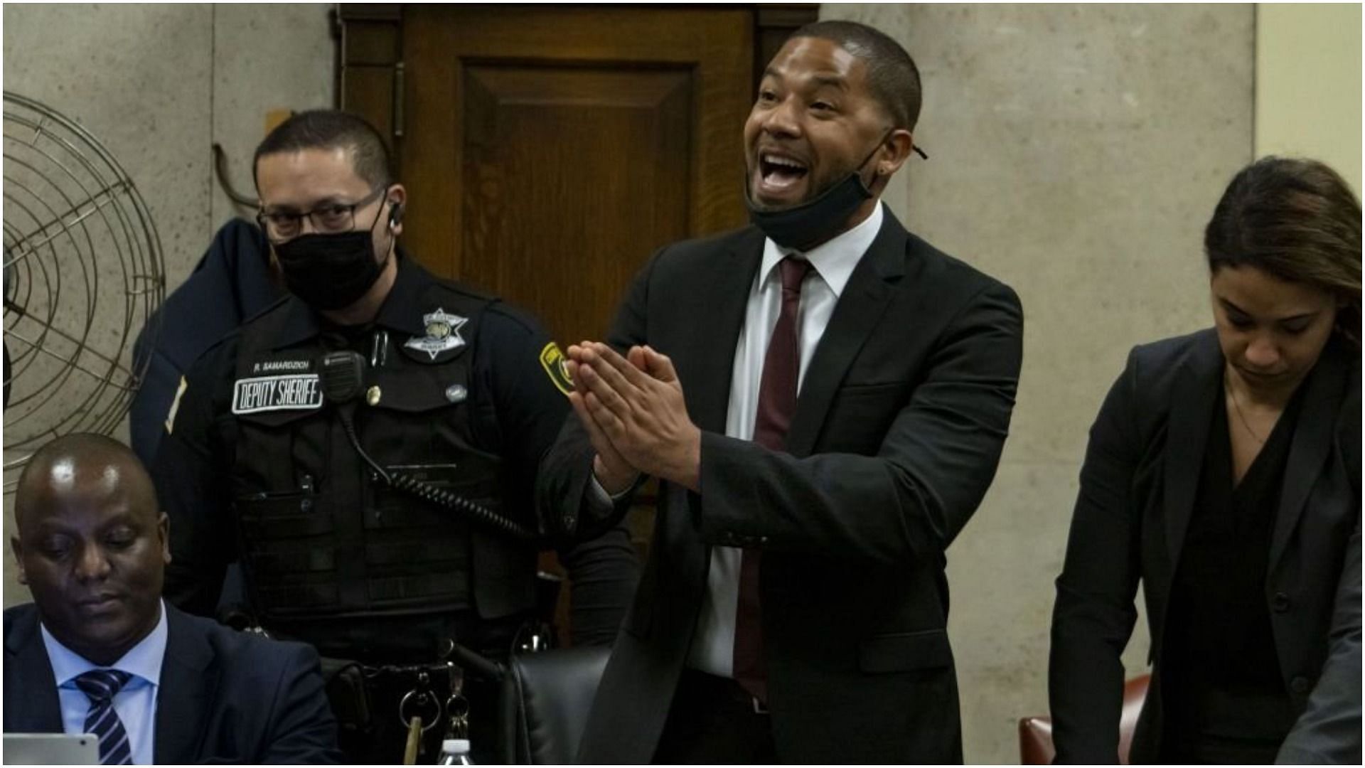Jussie Smollett speaks to Judge James Linn after his sentence is read (Image via Brian Cassella/Getty Images)