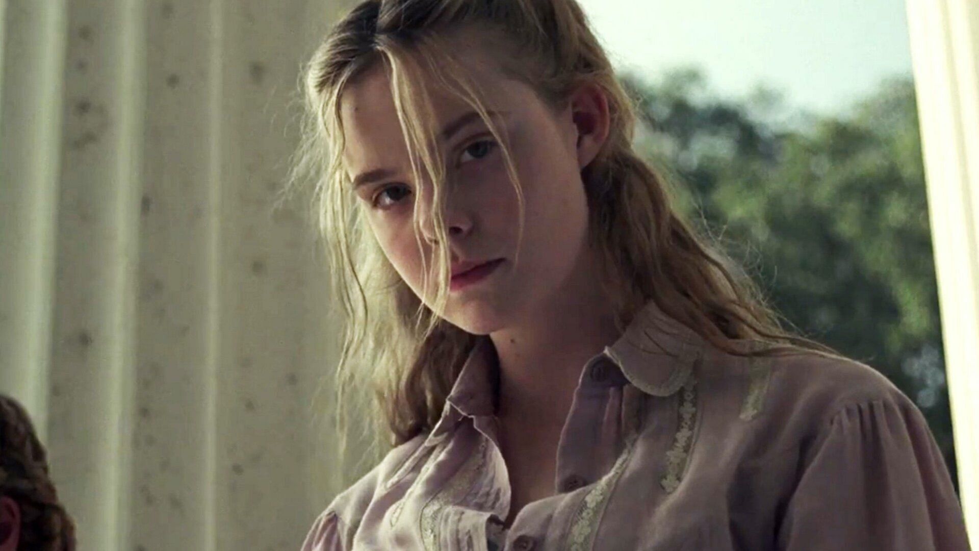 Elle Fanning in &#039;The Girl from Plainville&#039; (Image via Hulu)
