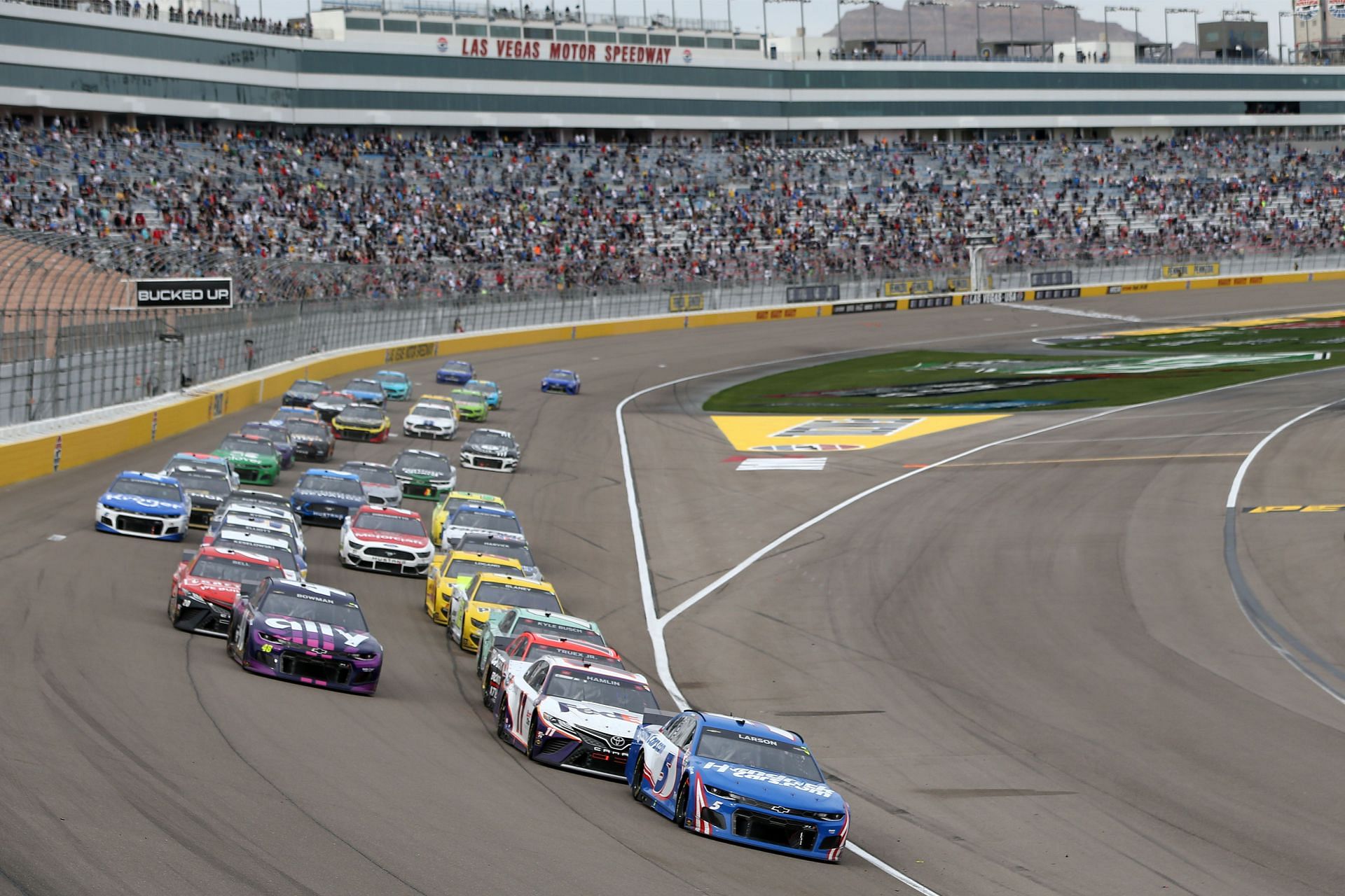 Eventual winner Kyle Larson (#5) leads the pack at the 2021 NASCAR Cup Series Pennzoil 400 presented by Jiffy Lube (Photo by Brian Lawdermilk/Getty Images)