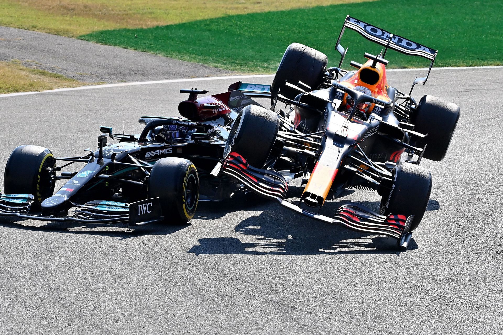 Max Verstappen and Lewis Hamilton&#039;s crash at Monza (Photo by Peter Van Egmond/Getty Images)