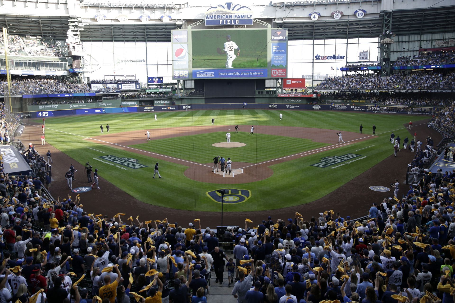 Milwaukee&#039;s Miller Park exemplifies how to use modern technology for a somewhat-traditional field