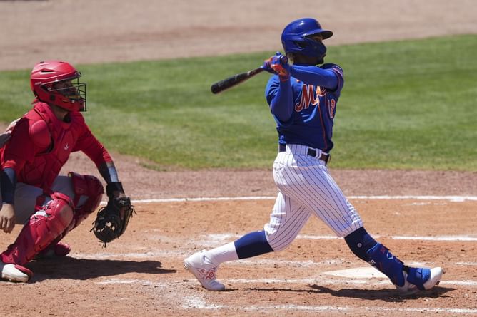 Watch: New York Mets slugger sends the ball hurling into the audience from both sides of the plate, thoroughly punishes St. Louis Cardinals