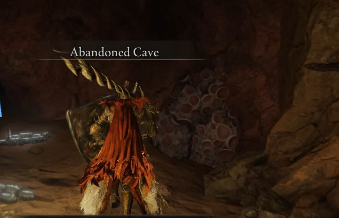 A player ventures into the Abandoned Cave of Caelid (Image via FromSoftware Inc.)