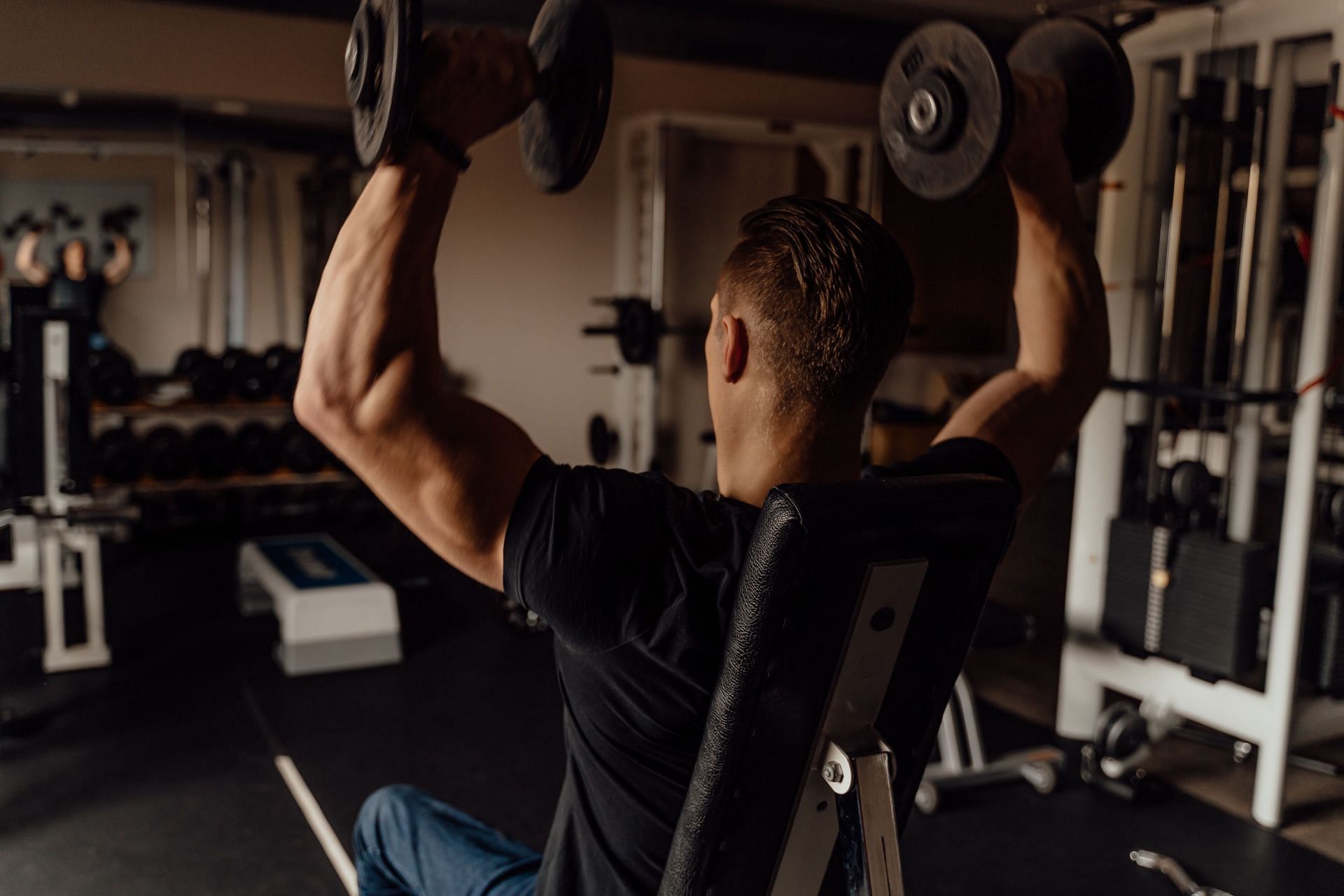 Get Bigger Triceps With the Skull Crusher Workout / Image by Alesia Kozik - Pexels