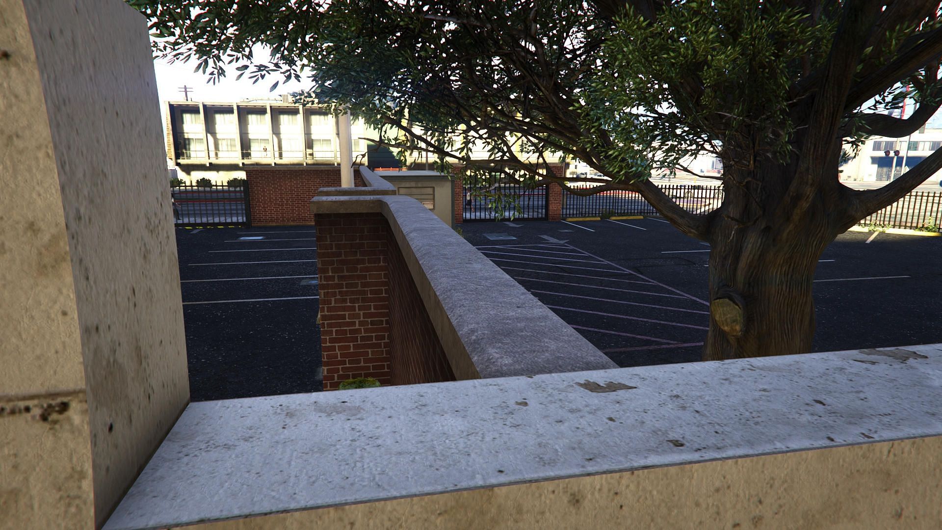 Going around the alley and jumping down is extremely easy to do (Image via Rockstar Games)
