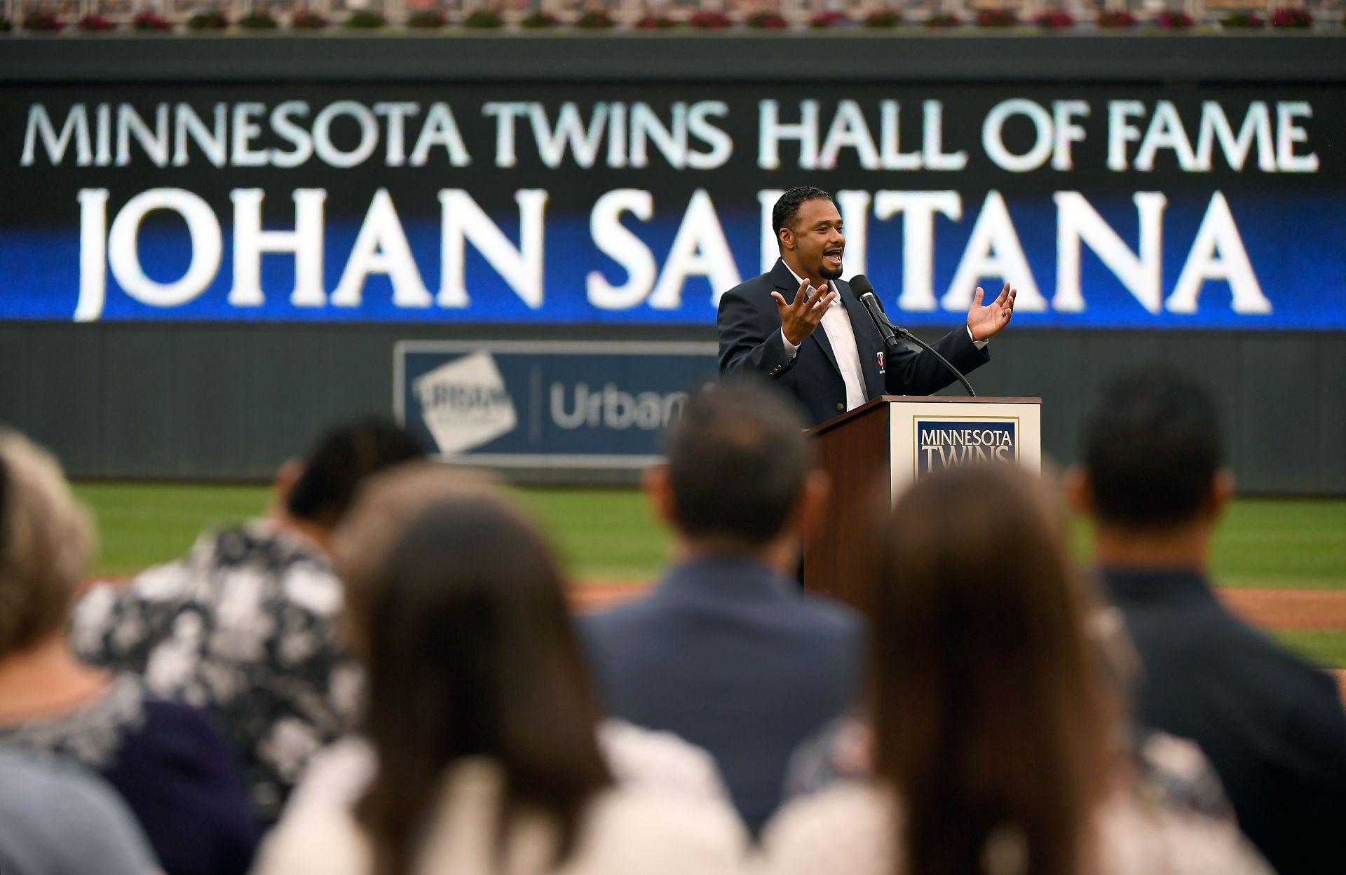 Johan Santana being inducted into the Minnesota Twins Hall of Fame