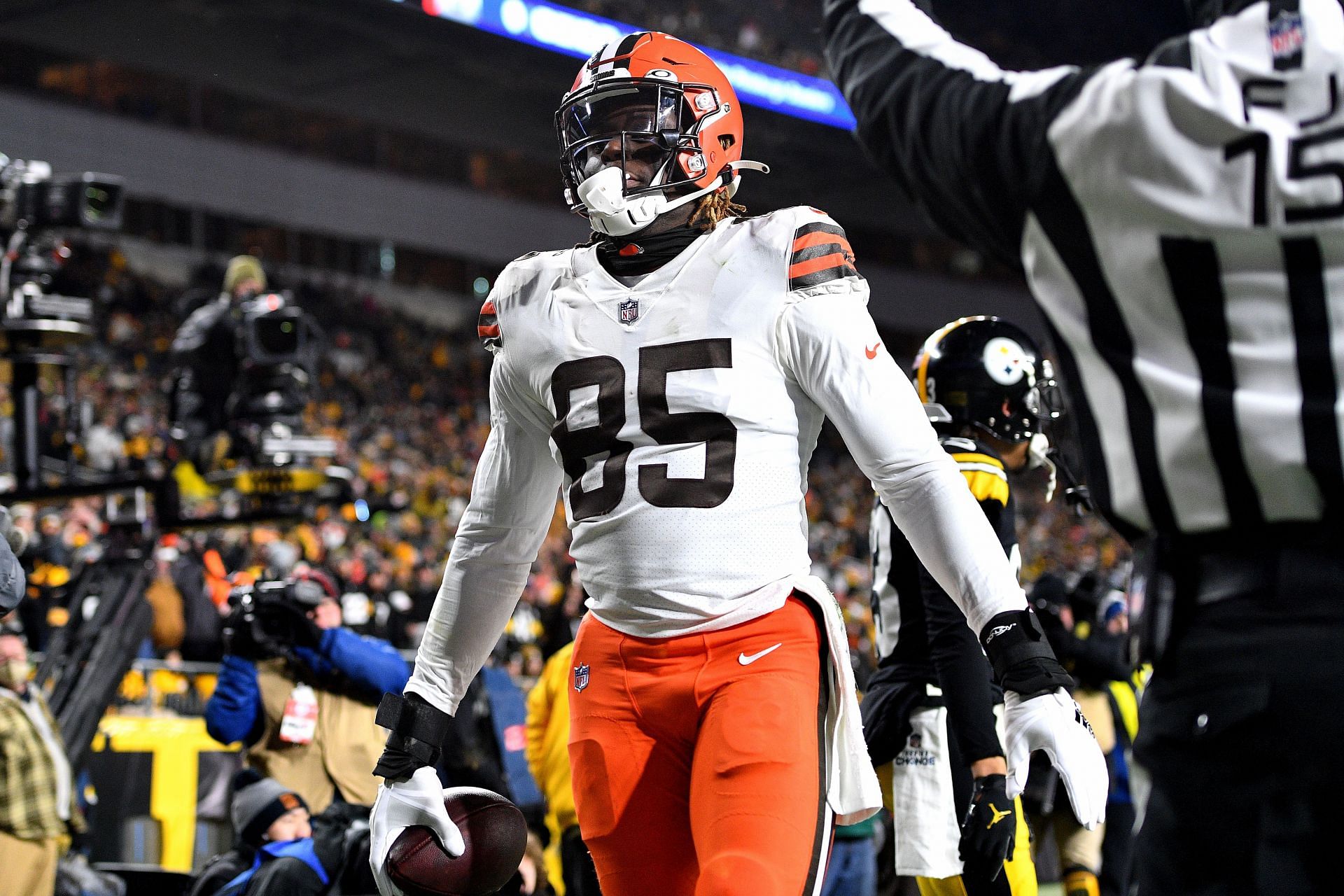 Cleveland Browns v Pittsburgh Steelers